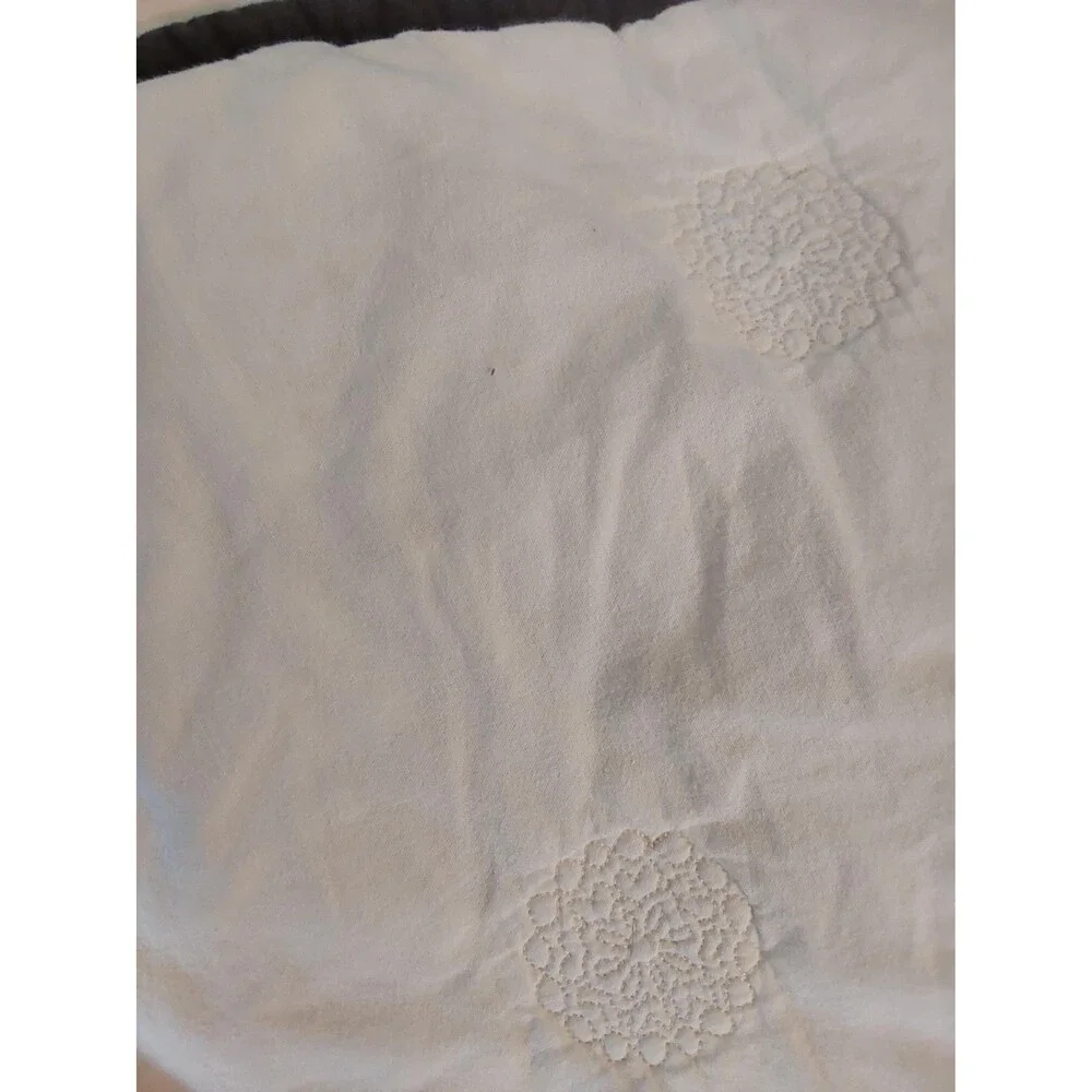 Vintage Black & White Floral Vase Print Quilted Spread